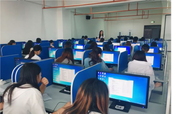 云南外事外语职业学院