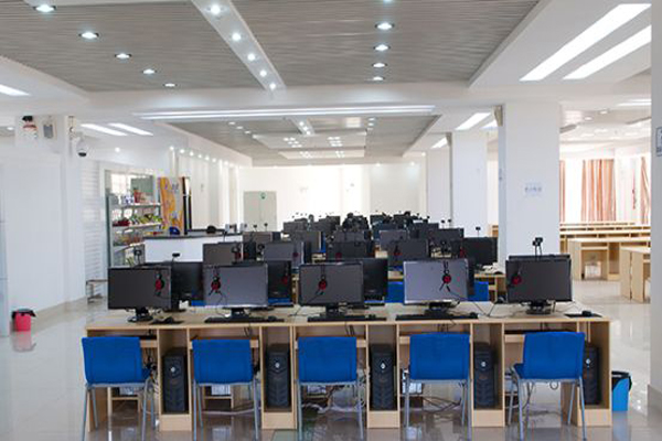 云南外事外语职业学院