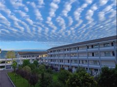 邛崃市平乐中学校