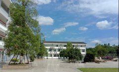 邛崃市平乐中学校