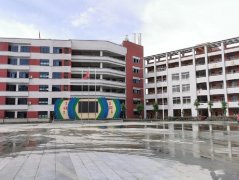 金堂县高板中学校