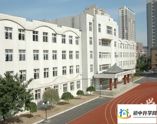 鞍山市现代服务学校