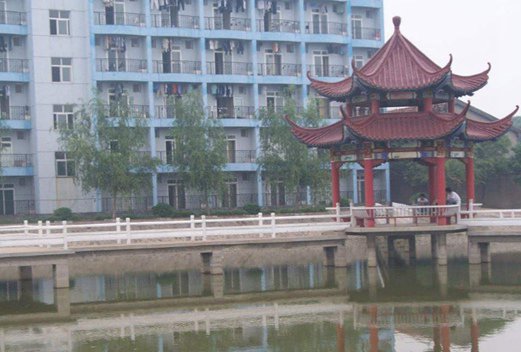 湖北潜江卫生学校