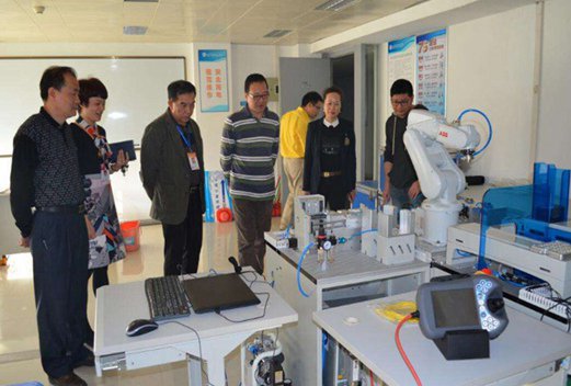 东风汽车公司高级技工学校