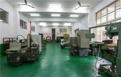 湖南工业贸易学校