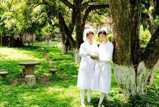 乐山市医药科技学校