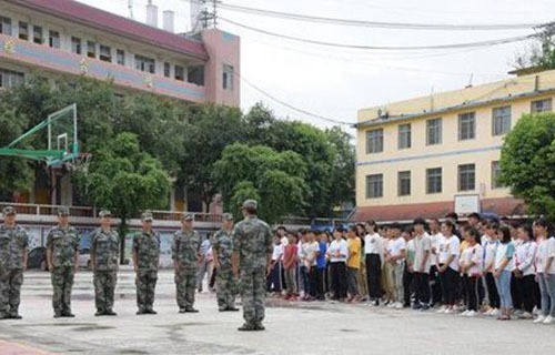 隆林各族自治县职业技术学校