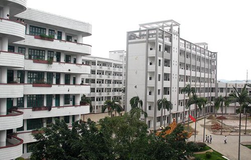 广西柳州畜牧兽医学校