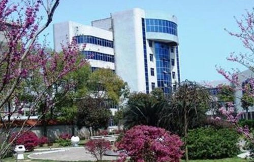 广西梧州财经学校