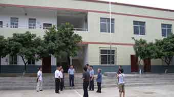 盐源职业技术中学校