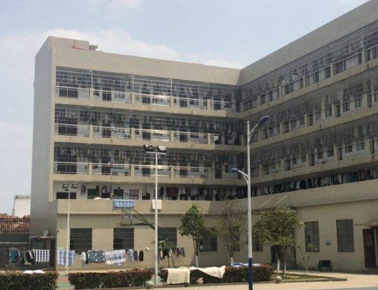 眉山华川中等职业学校