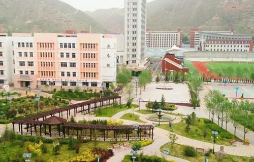 东兴中等职业技术学校