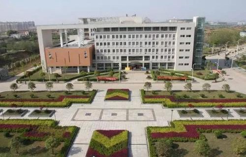 东兴中等职业技术学校