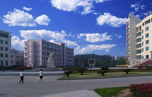 广西钦州商贸学校