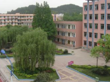 东兴区东方科技职业技术学校