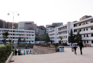 巴中市巴州区化成职业中学校