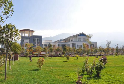 丽江师范高等专科学校