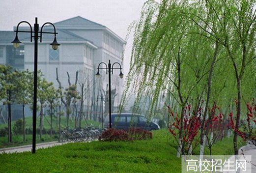 四川省巴中师范学校