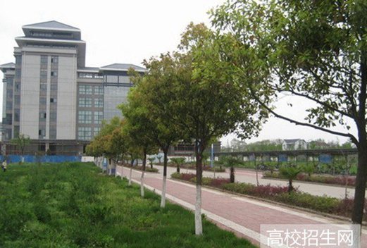 四川省巴中师范学校