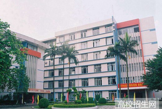 达州华西职业技术学校