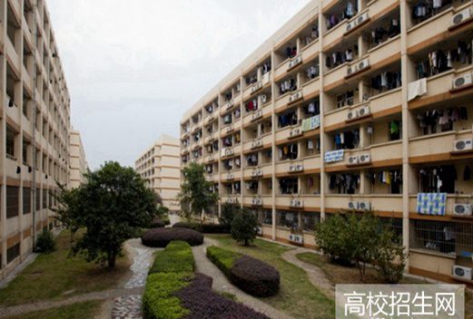 乐山师范学院