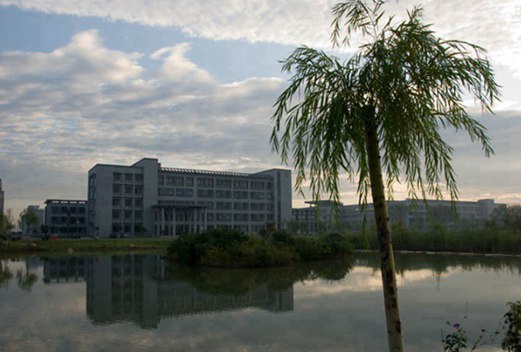 四川省郫县友爱职业技术学校