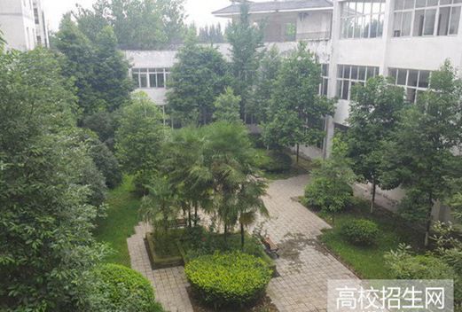 成都信息技术学校