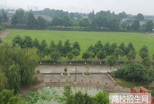 成都信息技术学校