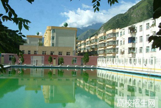 四川省甘孜卫生学校
