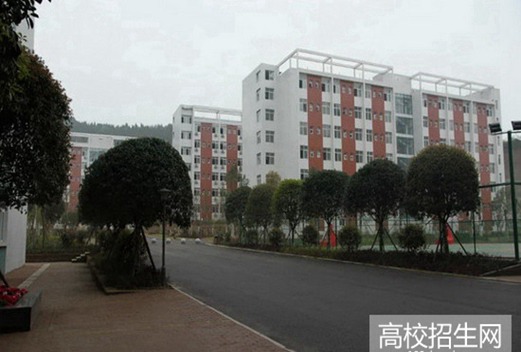 四川服装艺术学校