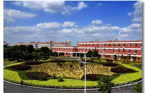 盈江县旧城弄坎农中