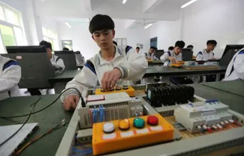 弥渡县职业高级中学