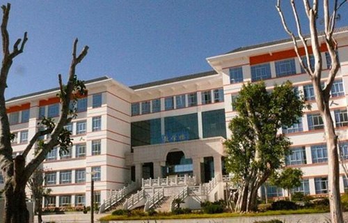 大理中等职业学校　