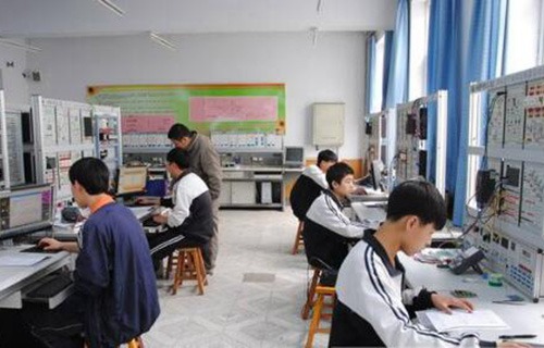 武定县高级职业中学