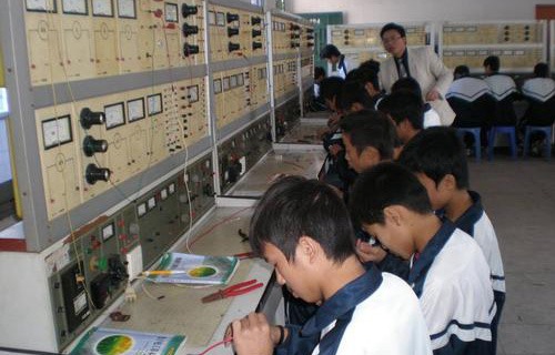 镇雄县职业高级中学