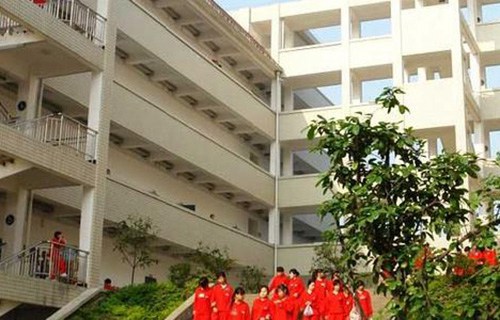 镇雄县职业高级中学