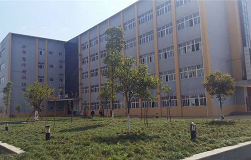 龙陵县职业高级中学