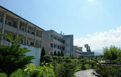 龙陵县职业高级中学