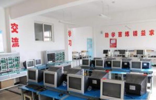 峨山彝族自治县职业高级中学