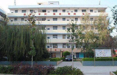 华坪县职业高中