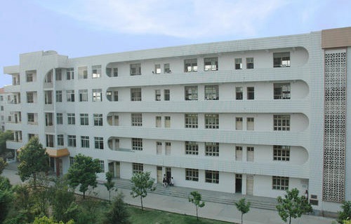 华坪县职业高中