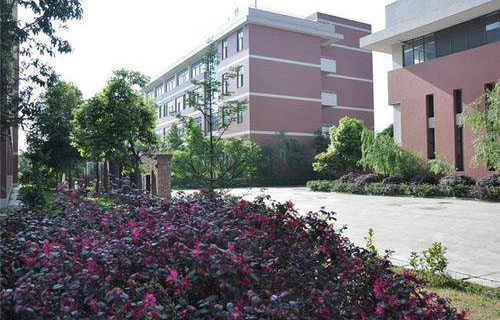 泸西县职业高级中学