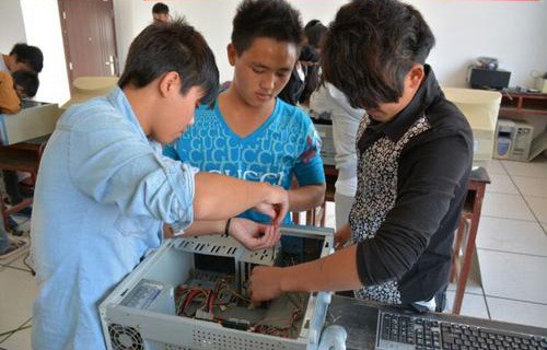 红河县职业高级中学