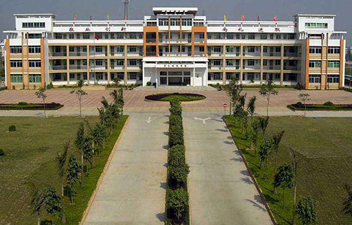 泸水县农业机械技术学校