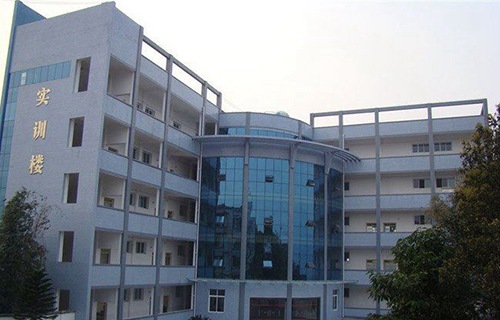 靖江市斜桥中学中等职业技术学校