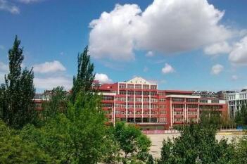 新平县职业高级中学