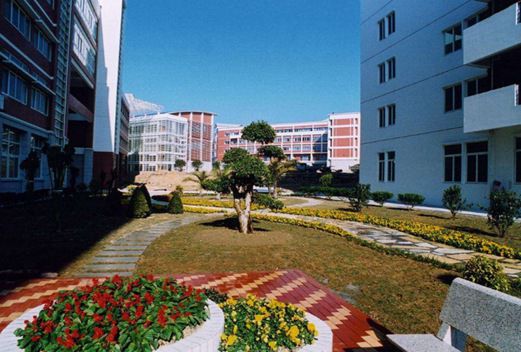 泉州师范学院附属鹏峰中学