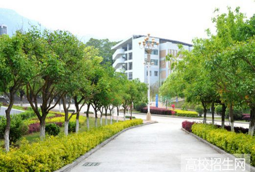 龙岩学院附属中学