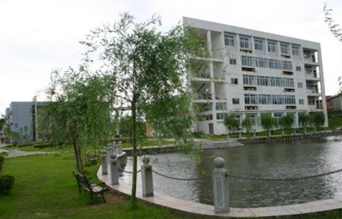 辛集市成人中专学校