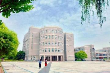 宜兴市经济学校